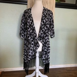 LuLaRoe black and white fringe kimono